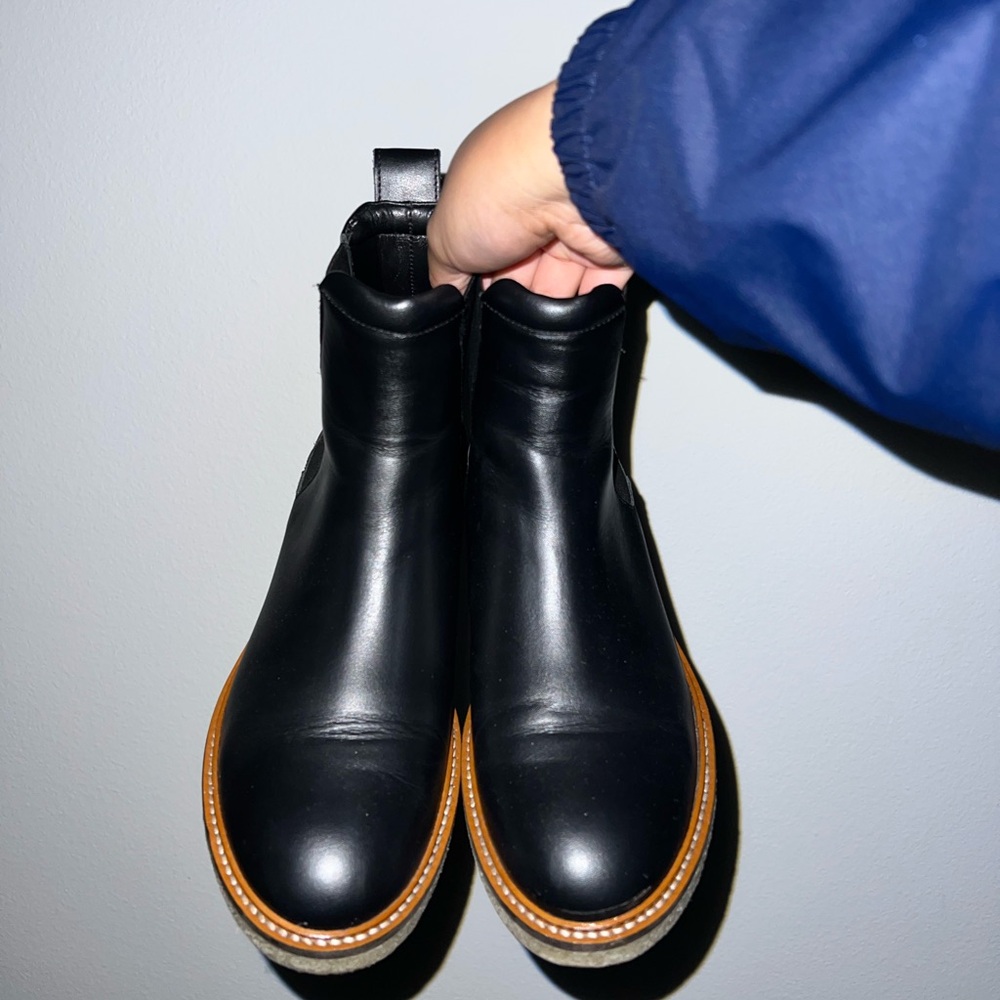Everlane Black Leather Chelsea Boots - Picture 5 of 6